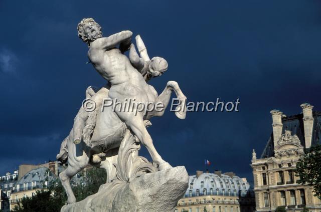 tuileries 2.JPG - Le Centaure Nessus enlevant Déanire, sculpture de Laurent-Honoré MarquesteJardin des Tuileries, Paris 1er, France